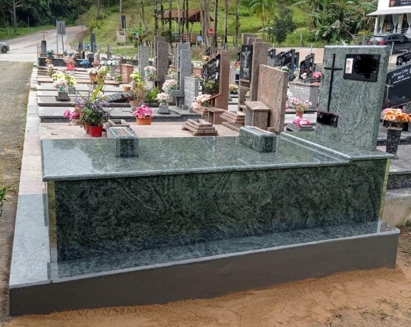 TUMULO DE GRANITO VERDE CANDEIAS
